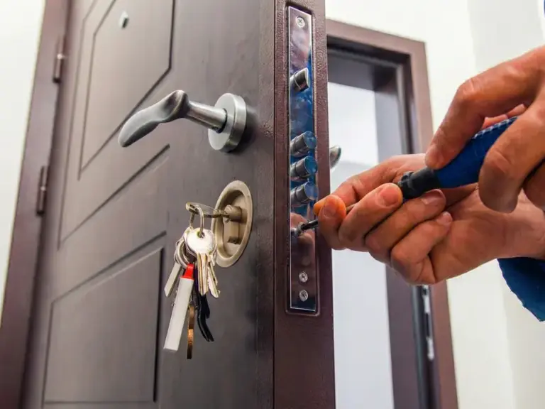 Porta blindada em Barueri – instalação e manutenção